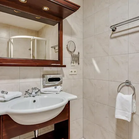 International House Mit Terrasse Zw 4 Apartament *