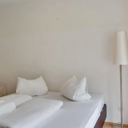 International House Mit Terrasse Zw 4